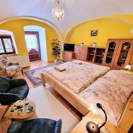 Historical House In The Center Levoca With Parking Apartment Exterior photo