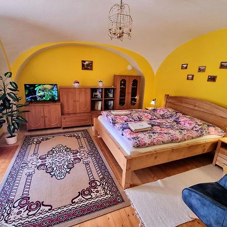 Historical House In The Center Levoca With Parking Apartment Exterior photo