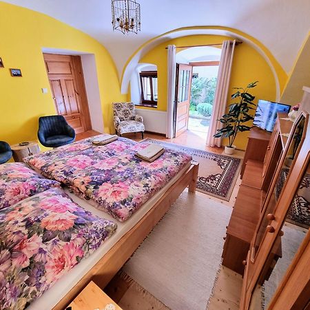 Historical House In The Center Levoca With Parking Apartment Exterior photo