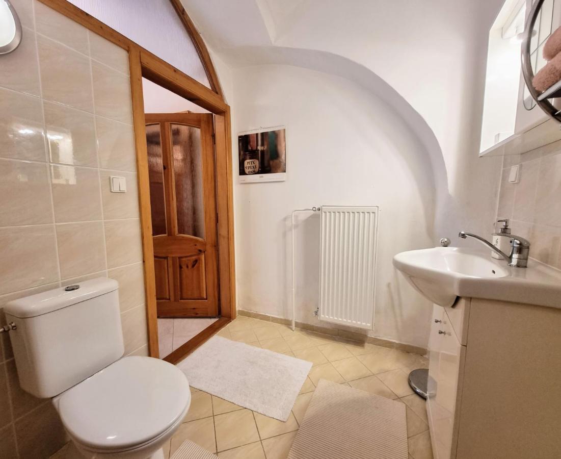Historical House In The Center Levoca With Parking Apartment Exterior photo
