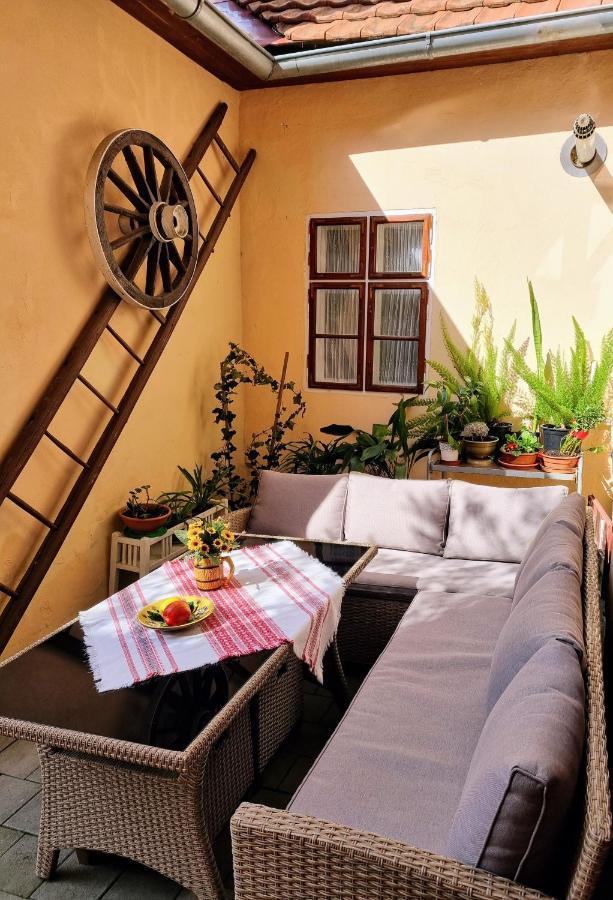 Historical House In The Center Levoca With Parking Apartment Exterior photo