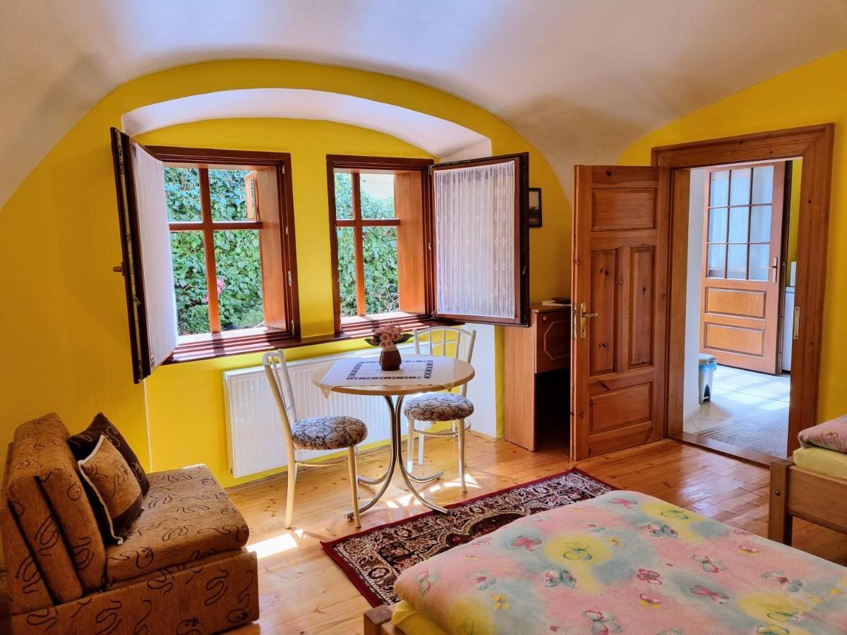 Historical House In The Center Levoca With Parking Apartment Exterior photo