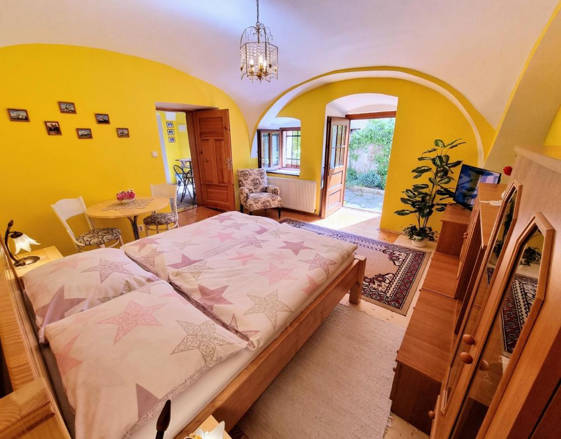 Historical House In The Center Levoca With Parking Apartment Exterior photo