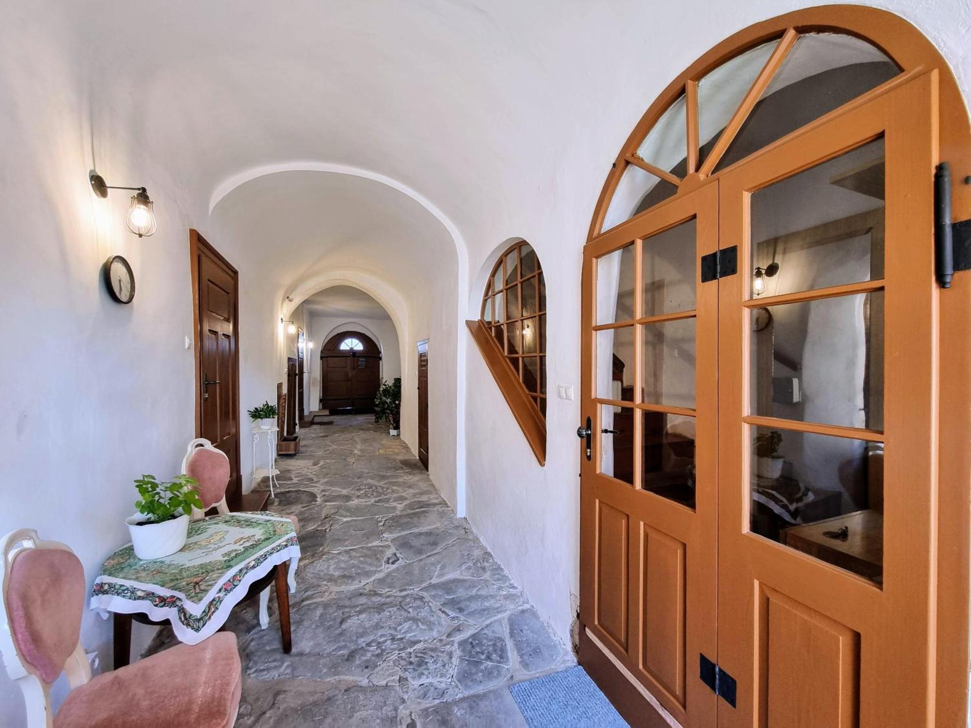 Historical House In The Center Levoca With Parking Apartment Exterior photo