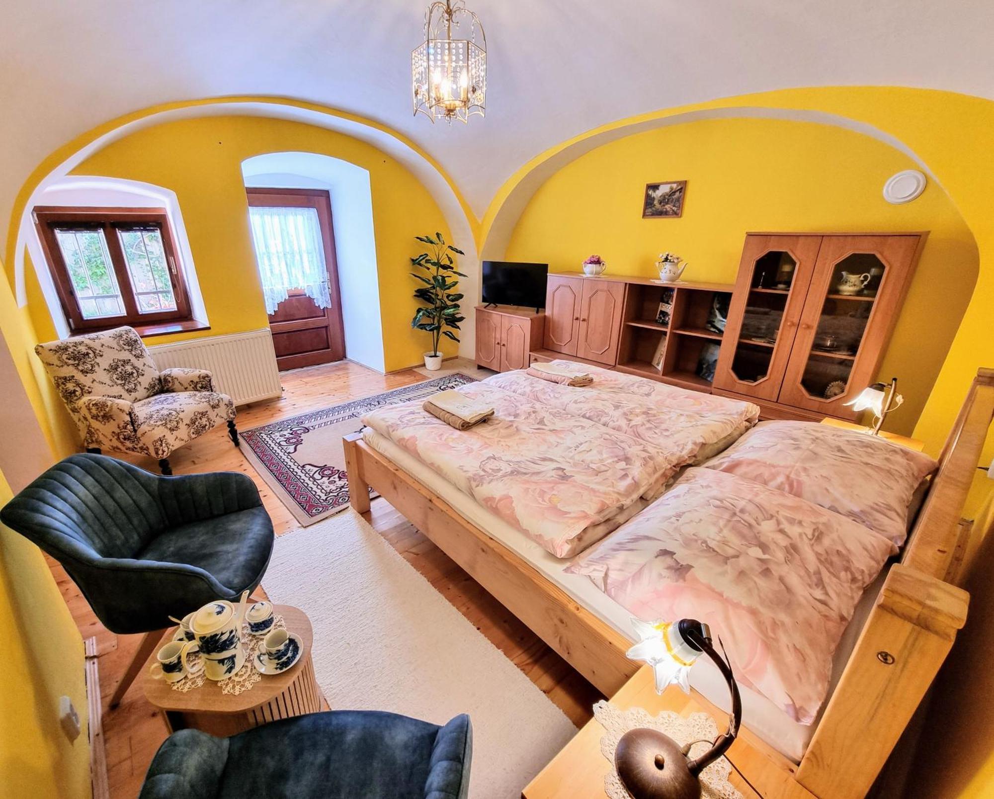 Historical House In The Center Levoca With Parking Apartment Exterior photo