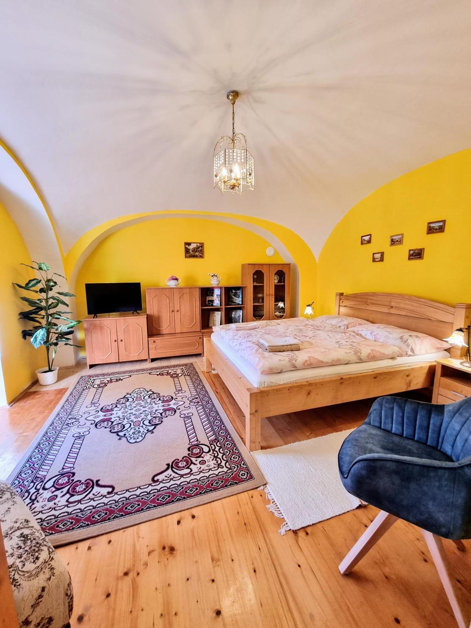 Historical House In The Center Levoca With Parking Apartment Exterior photo