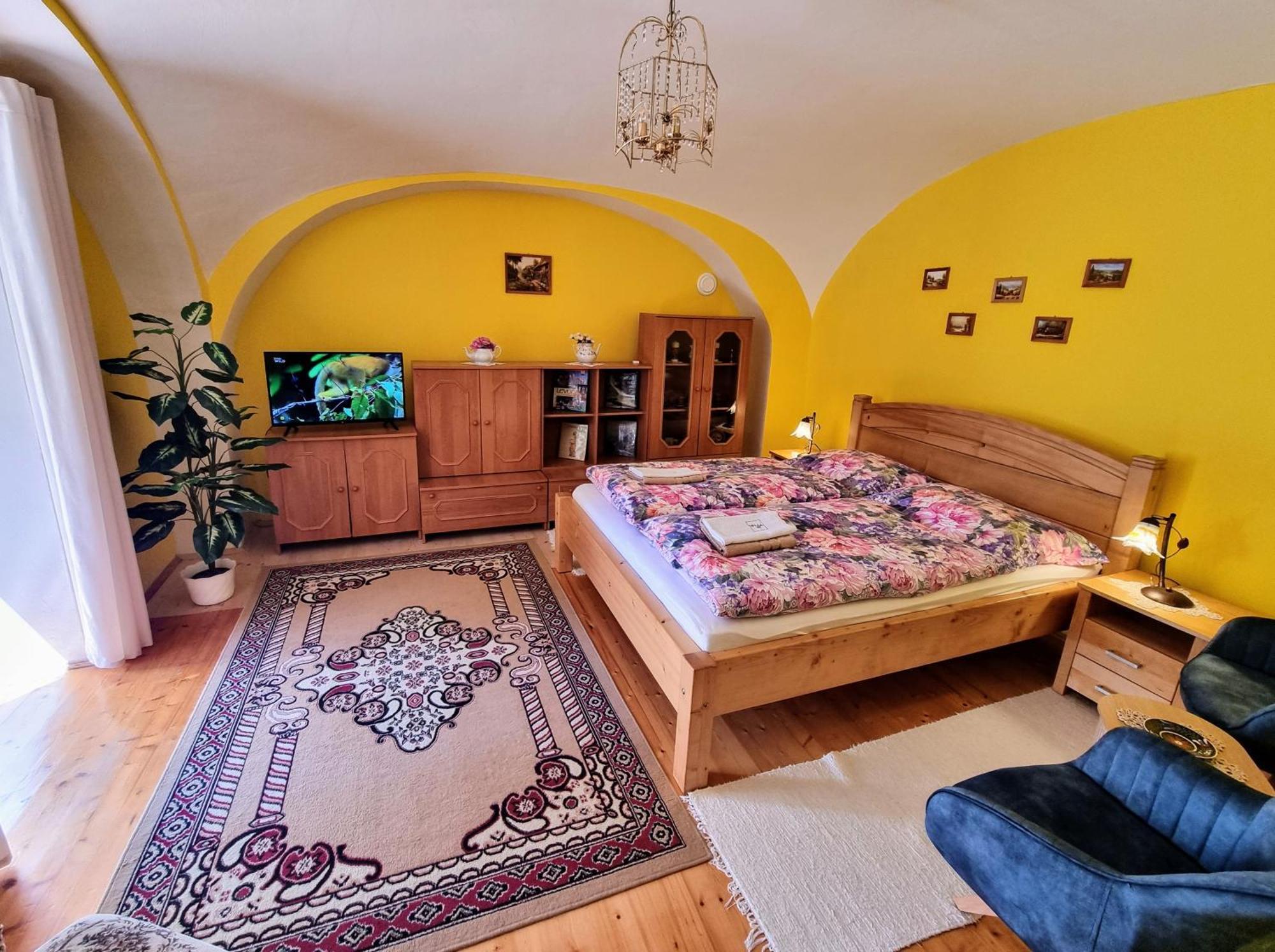 Historical House In The Center Levoca With Parking Apartment Exterior photo