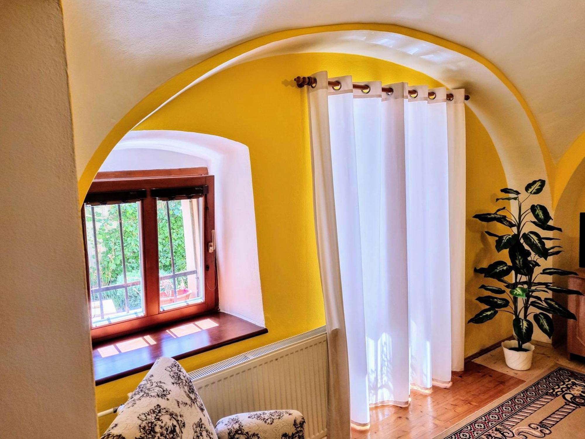Historical House In The Center Levoca With Parking Apartment Exterior photo