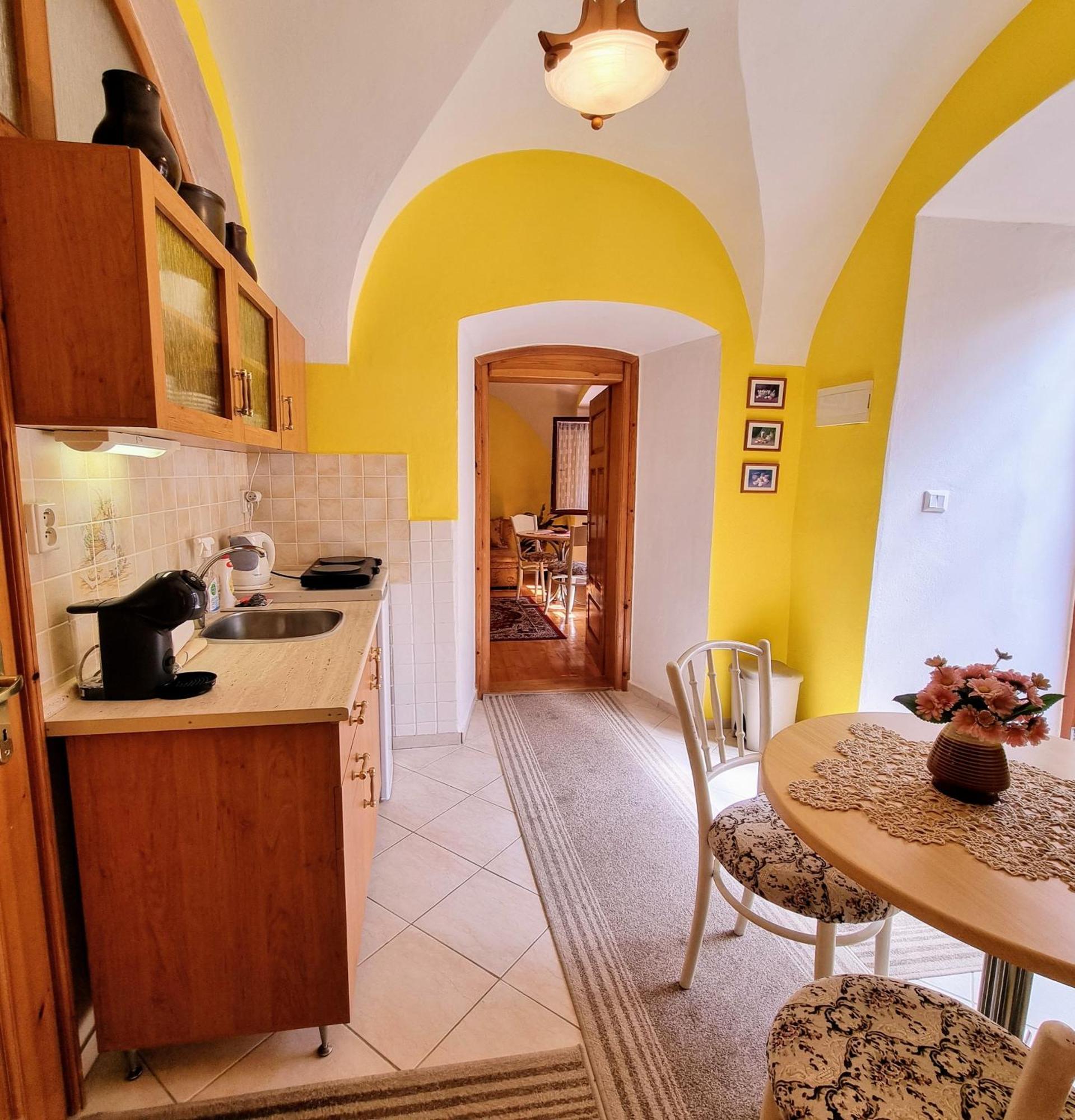 Historical House In The Center Levoca With Parking Apartment Exterior photo
